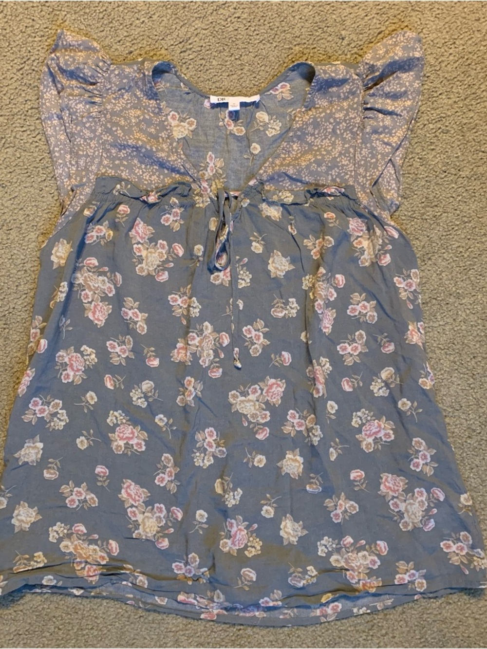 DR2 Gray Pink Floral V-Neck Tie Short Ruffle Sleeve Blouse Size M Sheer Light